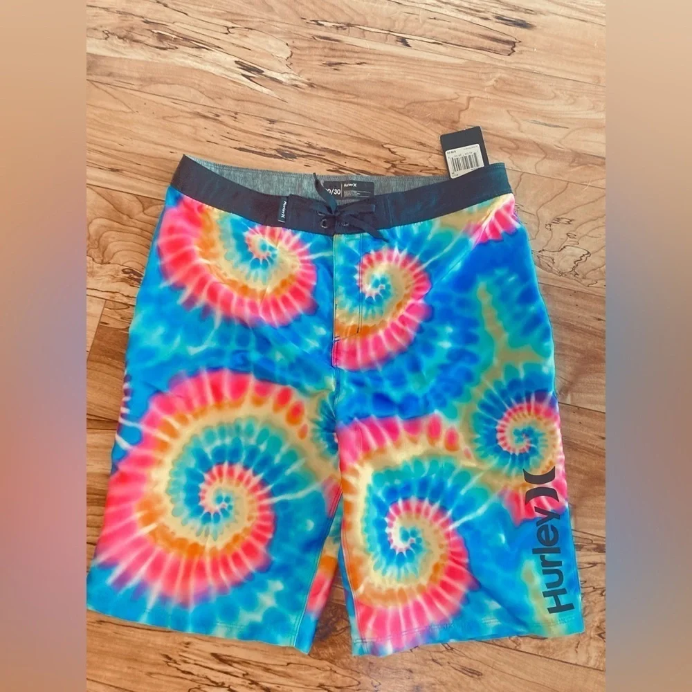 Hurley Board Shorts 20/30 tie dye size big boys 20 NWT colorful vibrant